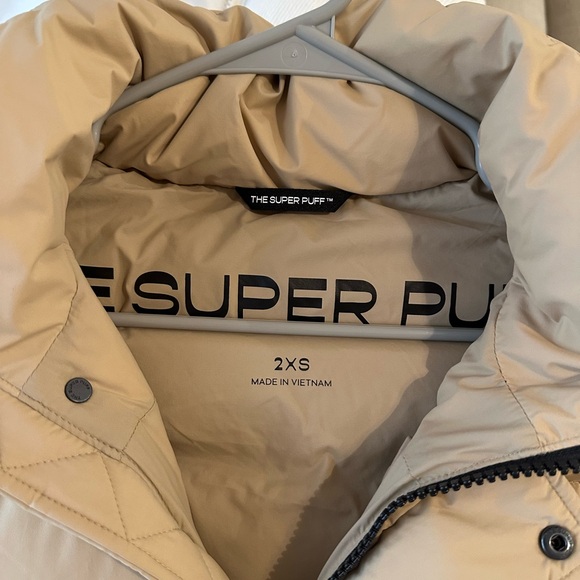 Aritzia Super Puff Shorty Vest 2XS in Wicker Tan - Picture 3 of 3